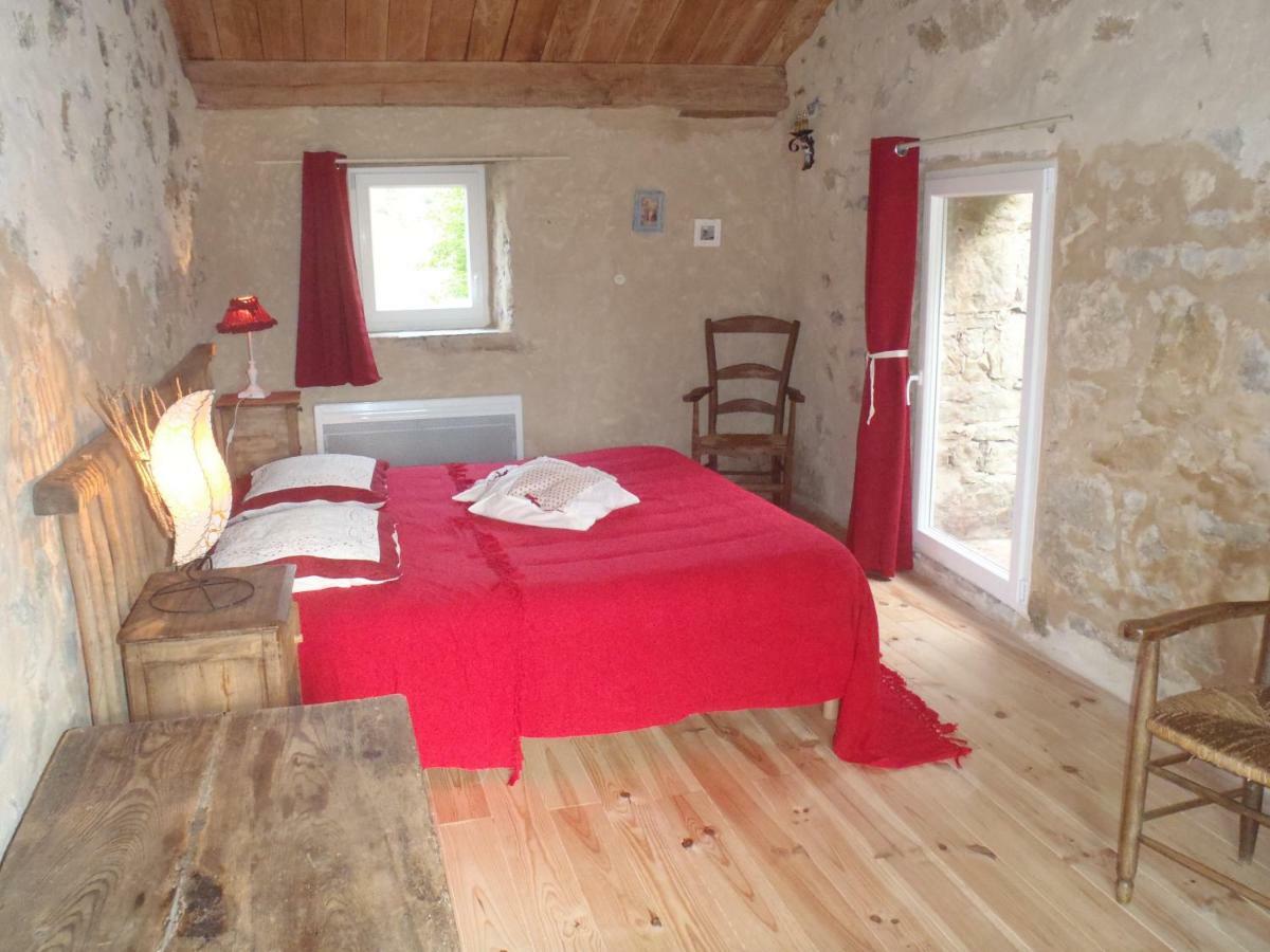 Du Domaine De Bombes Bed & Breakfast