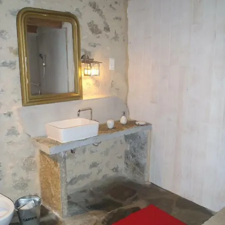 chambres du Domaine de Bombes Mostuéjouls Extérieur photo